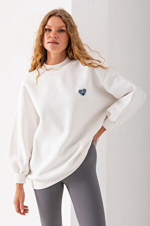 Kadın Bisiklet Yaka Fiyonk Kalp Nakışlı Oversize 3İp Sweatshirt Beyaz - 2629