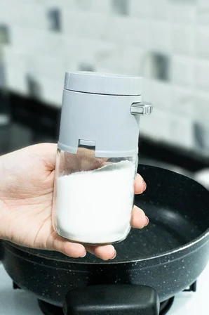 Gramaj Ayarlı Tuşlu Basmalı Tuzluk Baharatlık Yeni Nesil Dozajlamalı Tuzluk Şekerlik Biberlik Gri