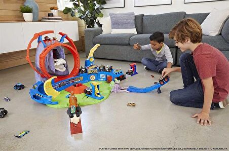Hot Wheels Monster Trucks Volkanik Alanda Macera Oyun Seti GYL14