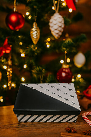 14×20×8 cm Geyikli Siyah Beyaz Cepli Dikdörtgen Lüks Yılbaşı Hediyelik Karton Kutu