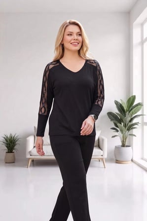 Kolları Pul Boncuk İşlemeli Bluz