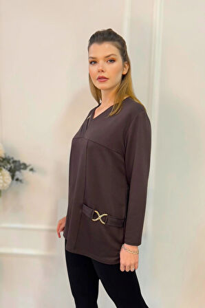 Yakası Toka Detaylı Parçalı Bluz