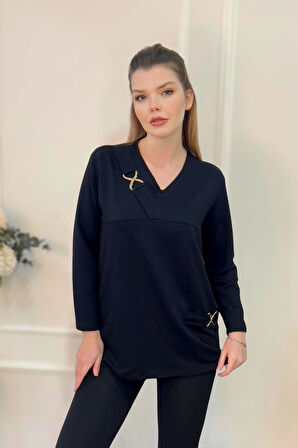 Yakası Toka Detaylı Parçalı Bluz