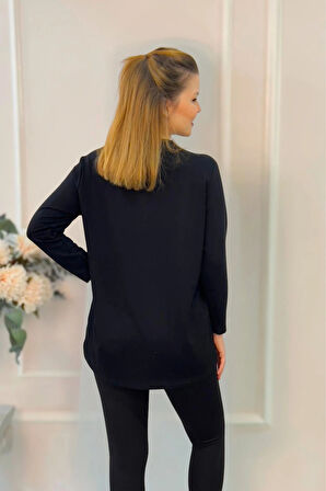 Yakası Toka Detaylı Parçalı Bluz