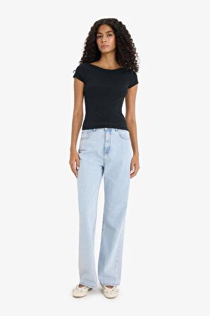 DeFacto Slim Fit Dar Kesim Kayık Yaka Fitilli Kaşkorse Siyah Kısa Kollu Tişört F5015AX25SMBK81