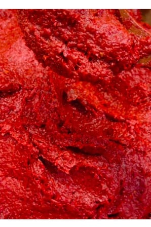 TAATLI BİBER SALÇASI 5 KG GÜNEŞTE KURUTULMUŞ