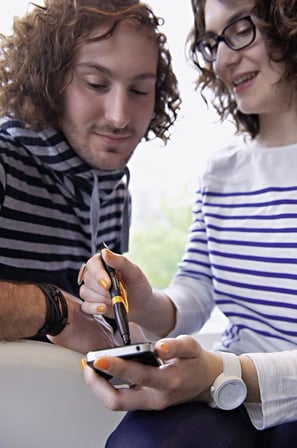 Kugelschreiber und Stylus für Tablets und Smartphones für Rechtshänder - SMART ball 2.0 in schwarz/orange - Schreibfarbe blau