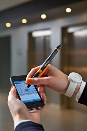 Kugelschreiber und Stylus für Tablets und Smartphones für Rechtshänder - SMART ball 2.0 in schwarz/orange - Schreibfarbe blau