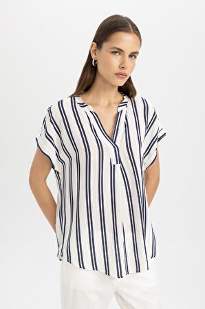 DeFacto Regular Fit Bisiklet Yaka Çizgili Krinkıl Kumaş Kısa Kollu Bluz U5300AZ24SMNV42