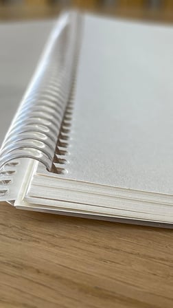 A4 Boyutunda Şeffaf Kapağa Sahip Yırtılmaz Su Geçirmez Spiralli 60 Yapraklı Defter, Ofis İçin İdeal, Planlayıcı (Çizgisiz)