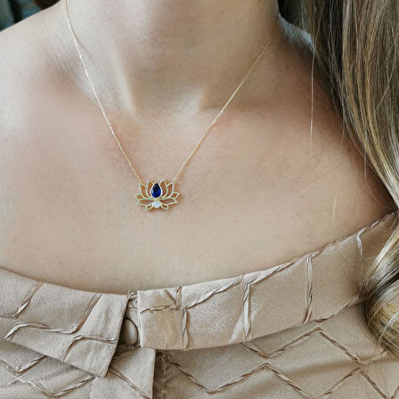 Safir Taşlı Altın Lotus Çiçeği Kolye