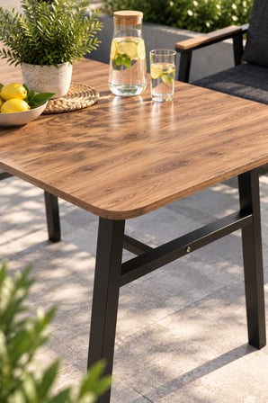 SuloraHome Ahşap Desenli Bahçe Masası ve Metal Ayaklı Dış Mekan Masası