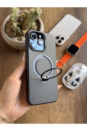 iPhone 15 Pro Max Uyumlu Karbon Desenli Standlı Ve MagSafe Uyumlu Kılıf SooCase700