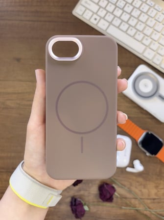 iPhone 16E Uyumlu Premium Lansman Anismanyonlu Kılıf Magsafe Uyumlu Premium Silikon Kılıf