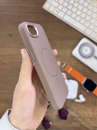 iPhone 16E Uyumlu Premium Lansman Anismanyonlu Kılıf Magsafe Uyumlu Premium Silikon Kılıf