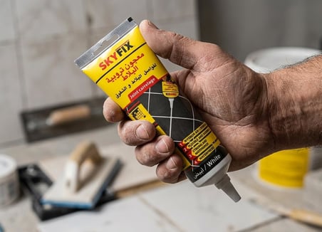SKYFIX Hazır Derz Dolgu Macunu, 380 ml, Beyaz, Su Geçirmez, Esnek, Fayans ve Seramik Arası Çatlak Tamiri, Spatula Dahil
