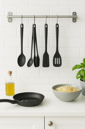 5'li Silikon Mutfak Seti – Kaşık, Kepçe, Spatula, Yağ Fırçası | Renkli Pişirme Seti | Isıya Dayanıklı | Mutfak Gereçleri (Renk Stok Durumuna Göre Gönderilir)