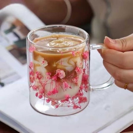 300ml Çift Cidarlı Çiçekli Kupa – Isıya Dayanıklı Çift Katmanlı Cam Çay &amp; Kahve Kupası | Şık ve Ergonomik Tasarım