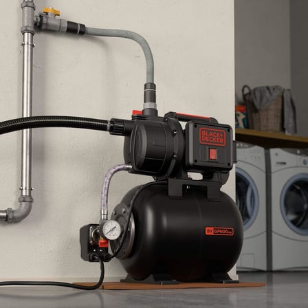BLACK+DECKER BXGP600PBE kendinden emişli pompa, temiz su için hazneli (600 W, maks. pompalama kapasitesi 3100 l/sa, maks. basma yüksekliği 35 m)