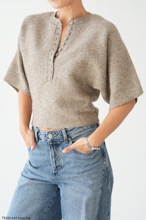 Henley Yaka Düğme Detaylı Kısa Kollu Oversize Triko Üst