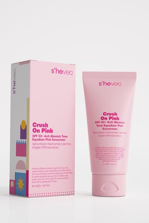 Crush On Pink - SPF 50+ Leke Karşıtı ve Ton Eşitleyici Pembe Güneş Kremi