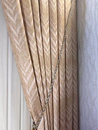 NİVEMESHOME LORA GEOMETRİK DESENLİ VİZON 1/3 PİLELİ FON PERDE APM
