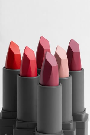 Uzun Süre Kalıcı Yoğun Renk Veren Nemlendirici Parlak Ruj - Glossy Lipstick 304 Nude Apricot
