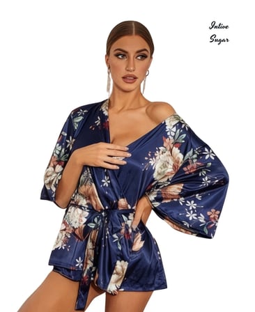 Intive Sugar Saks Mavisi Üzerine Çiçek Desenli Saten Kuşaklı Mini Geyşa Gecelik 