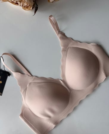 Carla İthal Lazer Kesim Dikişsiz Çıkarılabilir Padli Balensiz Hafif Destekli Hafif Rahat Sütyen