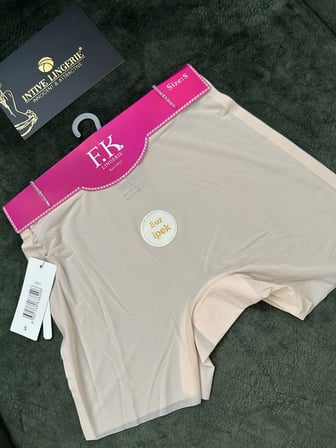 Amelia Premium Buz İpek Ultra Hafif-İnce İz Belli Etmez Dikişsiz İpek Hisli Orta Bel Boxer