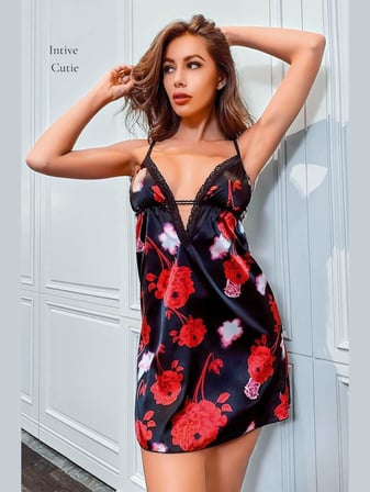 Intive Cutie Siyah Romantik Çiçek Desenli Derin Dekolte İnce Askılı Mini Gecelik