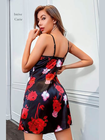 Intive Cutie Siyah Romantik Çiçek Desenli Derin Dekolte İnce Askılı Mini Gecelik