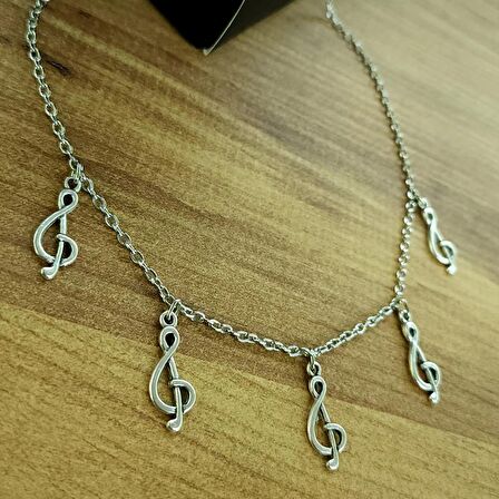 Sol anahtar 5 li kolye