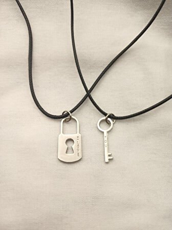 Ortası Delik Asma Kilit ve Anahtar İkili Çift Kolye