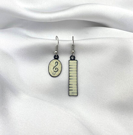 Sol Anahtarı Ve Piyano Klavyesi Küpe