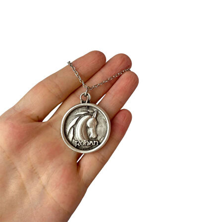 Yüzüklerin Efendisi Rohan Amblem Çift Taraflı Yazılı Madalyon Kolye