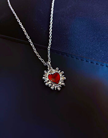 Kırmızı Mineli Kalp Figür Gotik Kadın Kolye - Gümüş Kaplama
