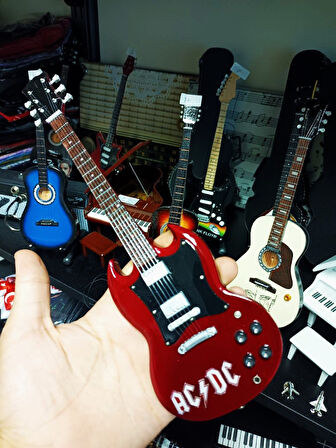 AC/DC Rock Müzik Grubu Elektro Gitar El Yapımı Ahşap Minyatür Hediyelik Biblo 25 cm