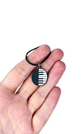 Piyano Tuşları Figürlü Müzik Piano Piyanist Mineli Yuvarlak Kolye - Renkli ve Eğlenceli Tasarım