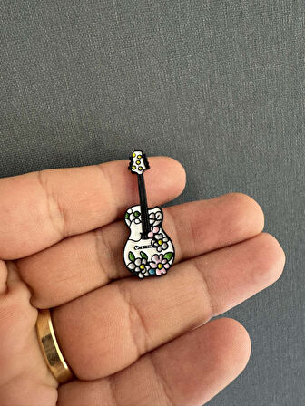 Desenli Çiçekli Gitar Beyaz Rozet Müzisyen Hediye 