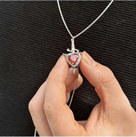 Kalbimin İçindesin Çift Kolye Seti Kırmızı Kalp Kılıç Kolye Gotik İkili Sevgili Arkadaş Kolyesi
