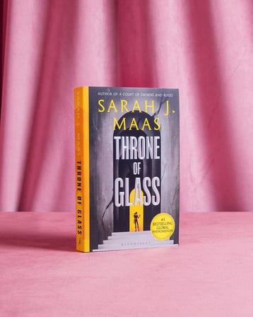 Throne of Glass: From the # 1 Sunday Times best-selling author of A Court of Thorns and Roses