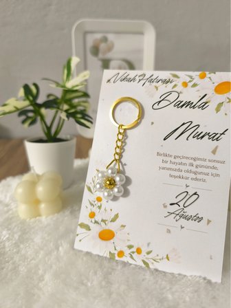 Pamuğum Atelier Kişiye Özel Çiçekli Nikah Hatırası Anahtarlık Misafirleriniz İçin İsim ve Tarih Baskılı Nişan, Nikah, Düğün Hediyeliği (15 Adet)