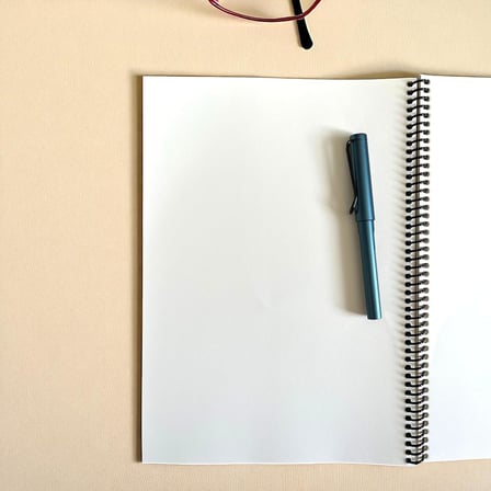 Çizgisiz Spiralli Not Defteri, A4 Boyut (21x29,7 cm), 60 Yaprak, 90gr. Ivory Kağıt, Ofis İçin İdeal (Kahverengi Kapak)