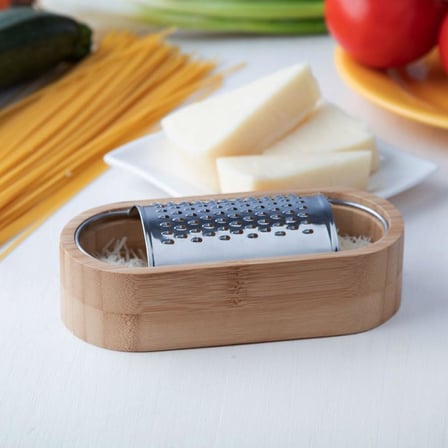 Bambu Sarımsak, Peynir Rendesi ve Saklama Kavanozu, Paslanmaz Çelik ve Bambu Malzemeden Üretilmiştir. Rendelenmiş Peynirin Dağılmadan Servis Edilmesine Yardımcı Olur. (15cm*4cm*7cm)