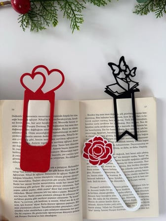 Kalpli, Kelebekli ve Gül Desenli Kitap Ayracı Seti – 3’lü Dayanıklı Ayraç