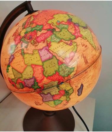 Dünya Küresi - Işıklı- Yerküre Antik-Siyasi Dekoratif Eğitici Yer Küre Globe Ancient, 20 cm