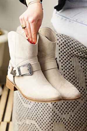 Günlük Kadın Düz Süet Bot Oval Burunlu Toka Detaylı Tırtıklı Taban Kovboy Bot 281