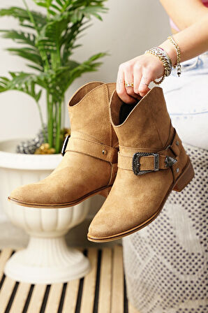 Günlük Kadın Düz Süet Bot Oval Burunlu Toka Detaylı Tırtıklı Taban Kovboy Bot 281