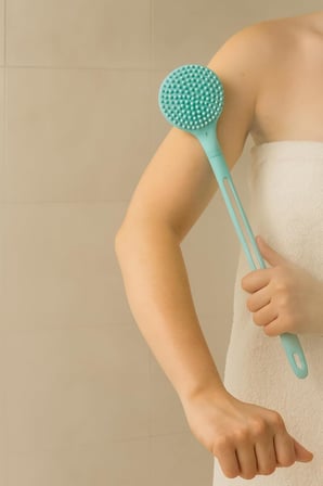 Çift Taraflı Silikon Duş Vücut Fırçası Uzun Saplı Banyo Yıkama Fırçası Sırt Masaj Peeling Fırçası Derin Temizlik ve Rahatlatıcı Masaj İçin Esnek Yumuşak Vücut Temizleme Aparatı